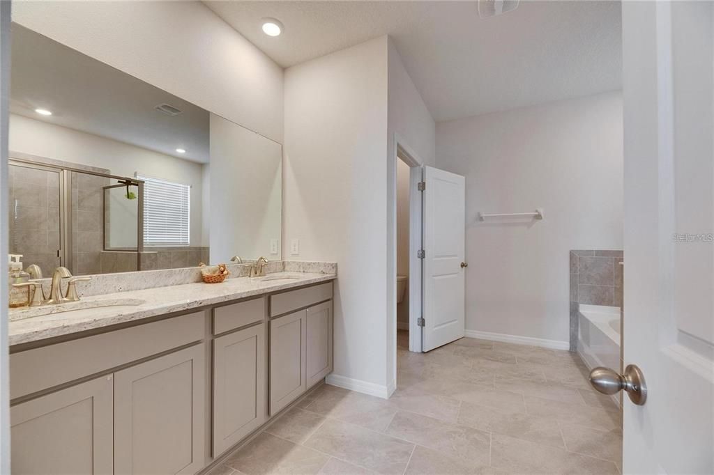 出租: $7,200 (4 贝兹, 2 浴室, 2045 平方英尺)