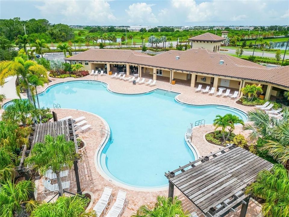 出租: $7,200 (4 贝兹, 2 浴室, 2045 平方英尺)