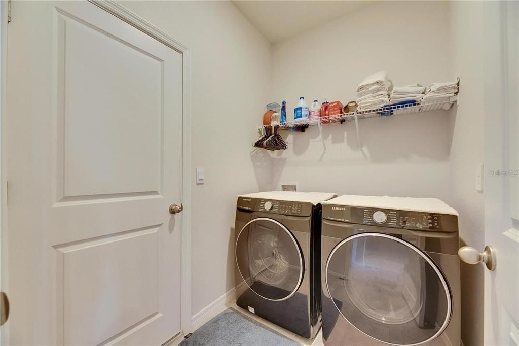 出租: $7,200 (4 贝兹, 2 浴室, 2045 平方英尺)