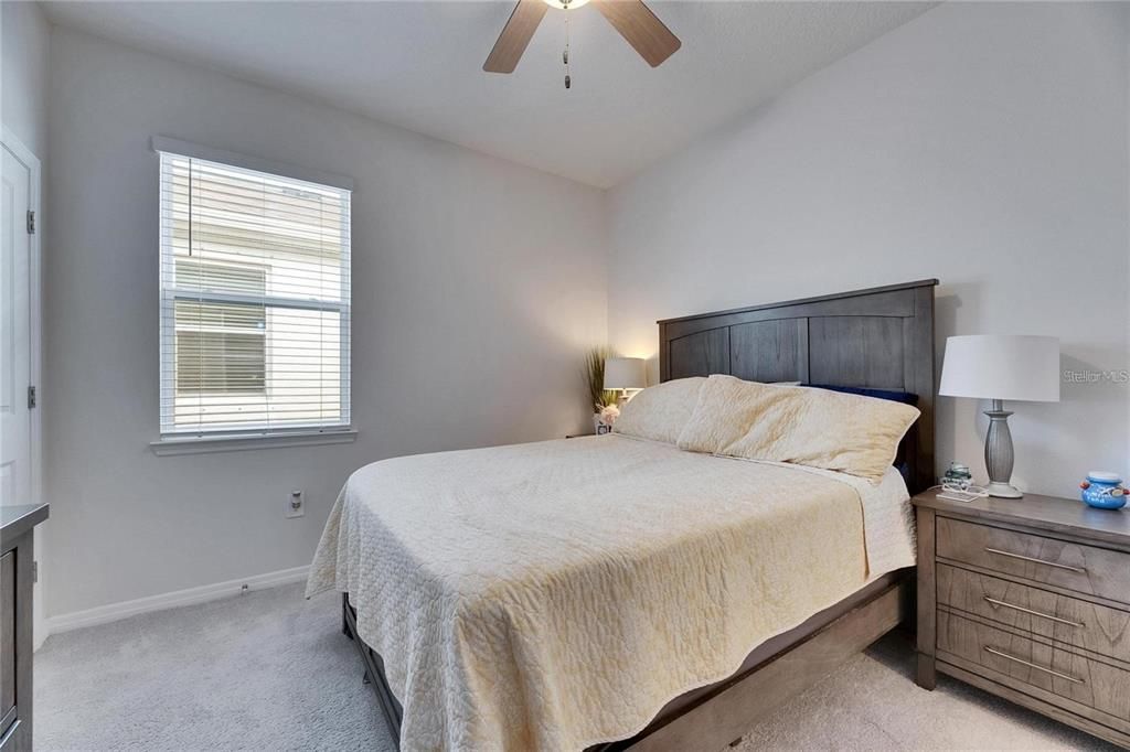 出租: $7,200 (4 贝兹, 2 浴室, 2045 平方英尺)