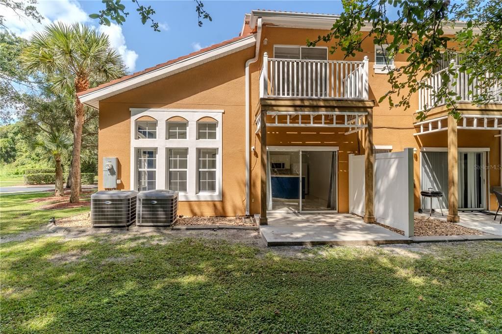 合同活跃: $299,990 (4 贝兹, 3 浴室, 1645 平方英尺)