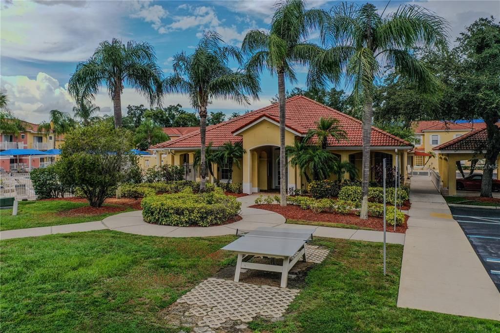 合同活跃: $299,990 (4 贝兹, 3 浴室, 1645 平方英尺)