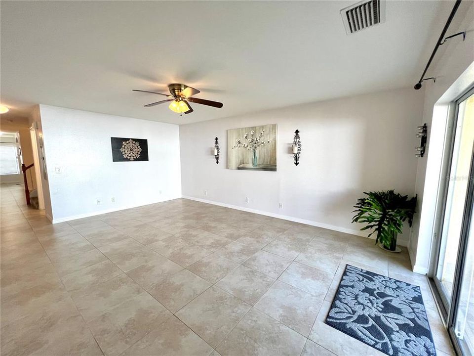 出租: $2,100 (2 贝兹, 2 浴室, 1560 平方英尺)