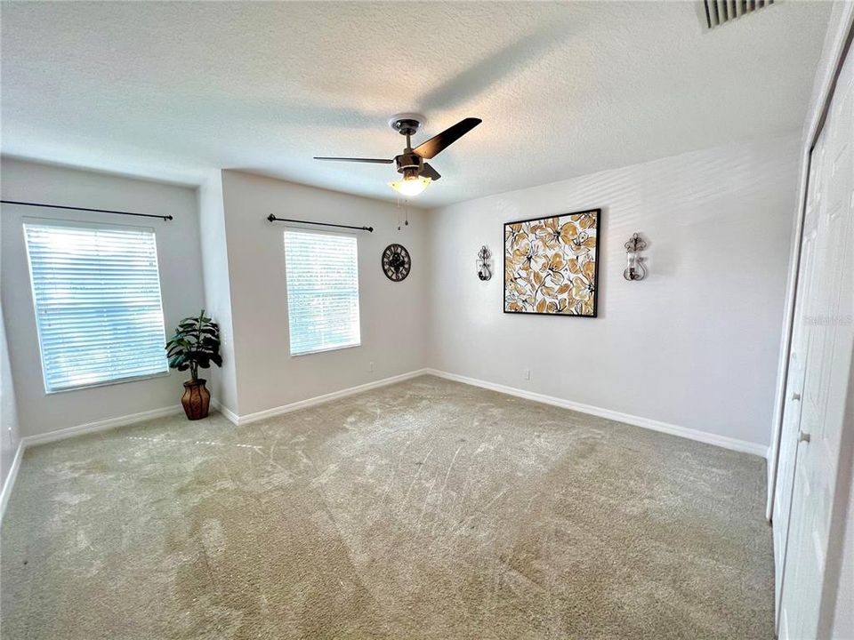 出租: $2,100 (2 贝兹, 2 浴室, 1560 平方英尺)