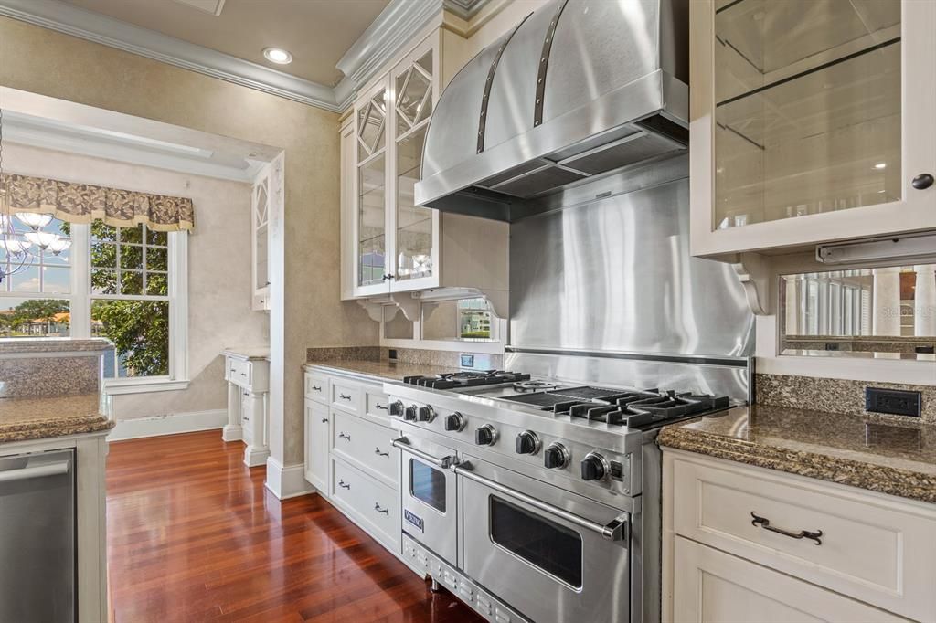 For Sale: $4,600,000 (5 beds, 6 baths, 6956 Square Feet)