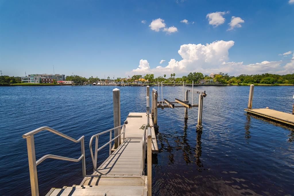 For Sale: $4,600,000 (5 beds, 6 baths, 6956 Square Feet)