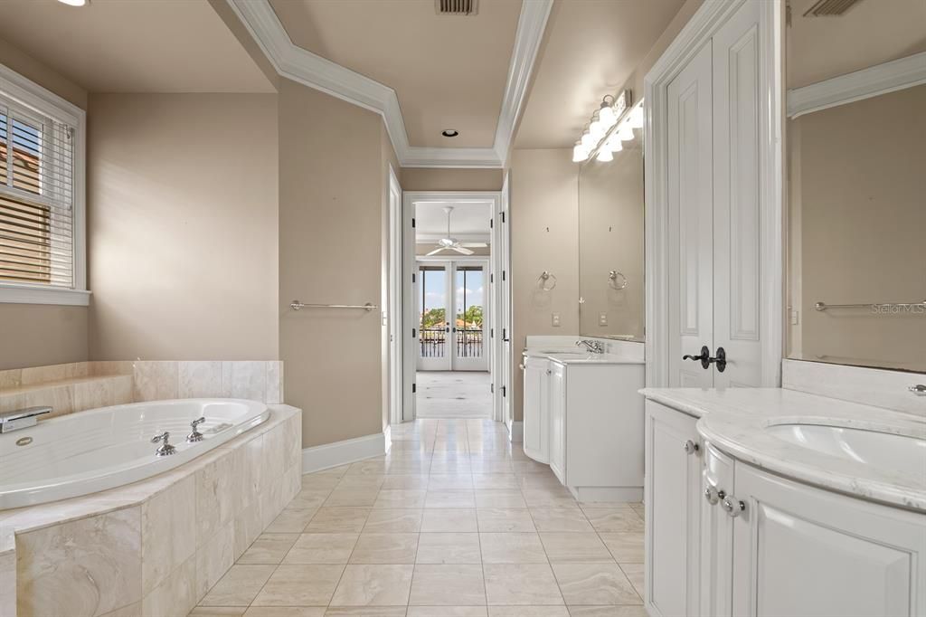 For Sale: $4,600,000 (5 beds, 6 baths, 6956 Square Feet)