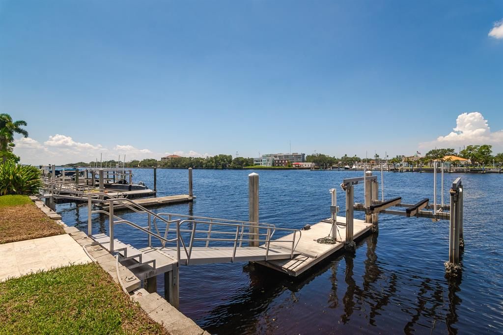 For Sale: $4,600,000 (5 beds, 6 baths, 6956 Square Feet)