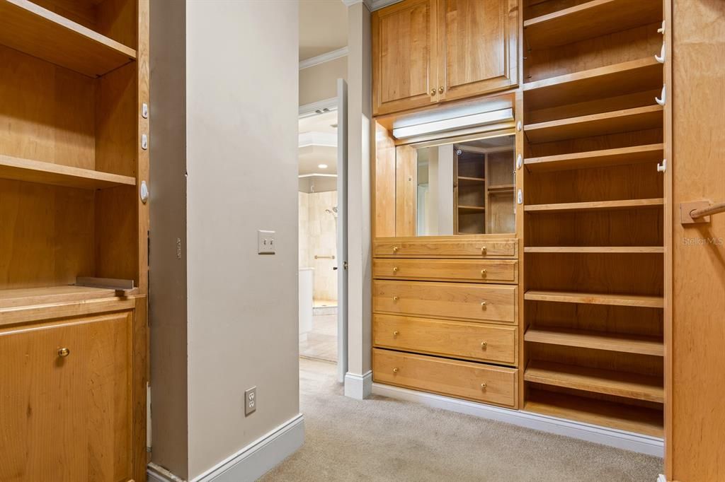 For Sale: $4,600,000 (5 beds, 6 baths, 6956 Square Feet)