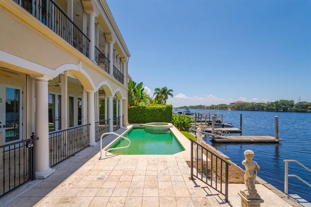 For Sale: $4,600,000 (5 beds, 6 baths, 6956 Square Feet)