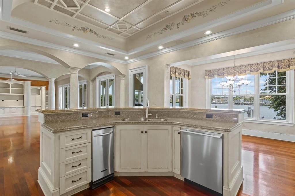 For Sale: $4,600,000 (5 beds, 6 baths, 6956 Square Feet)