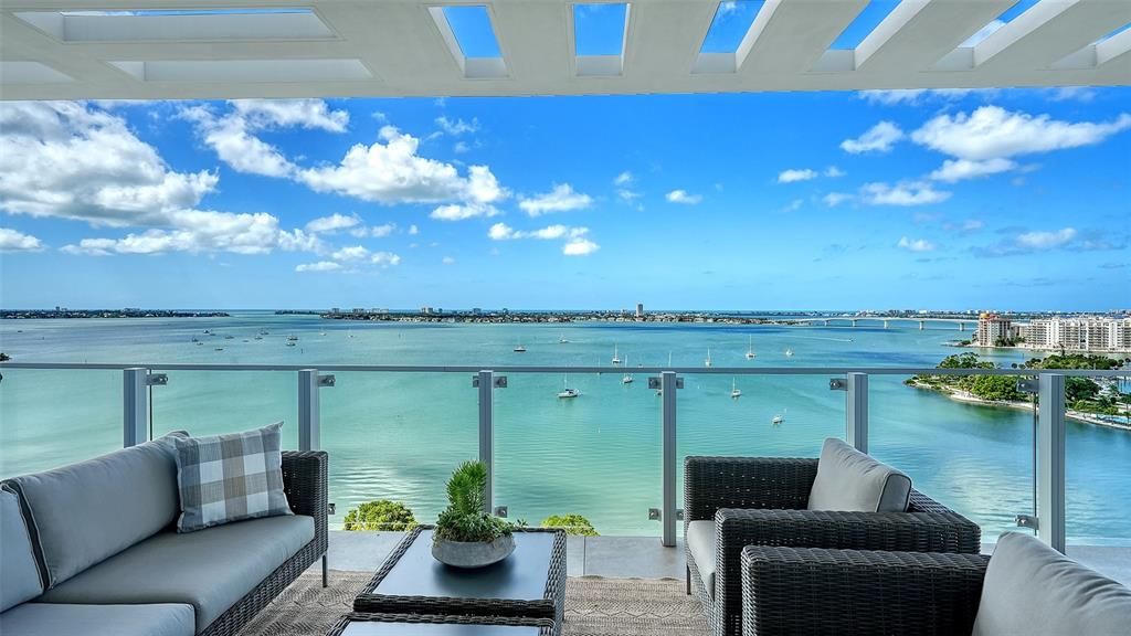 待售: $11,300,000 (4 贝兹, 4 浴室, 5655 平方英尺)