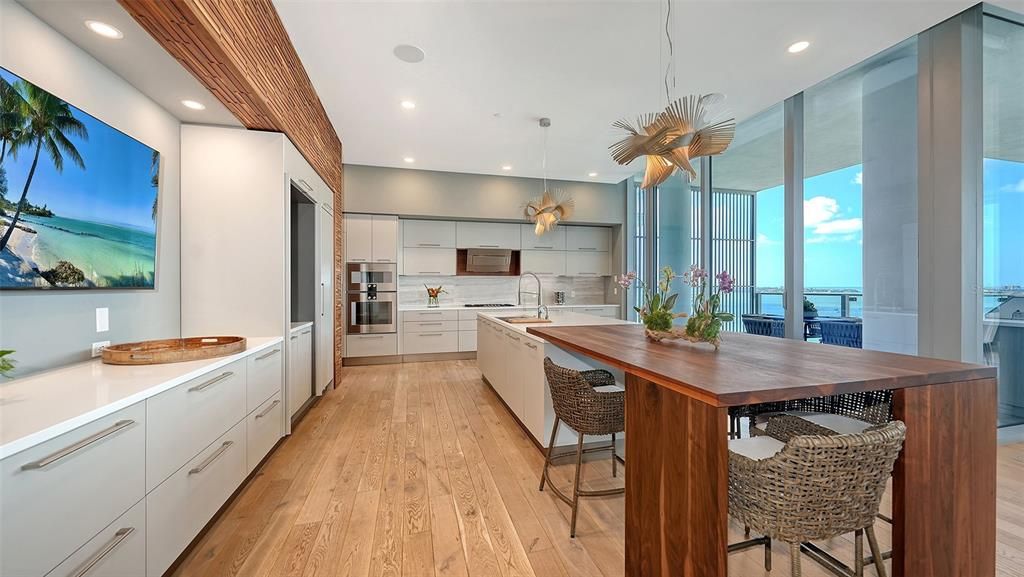 待售: $11,300,000 (4 贝兹, 4 浴室, 5655 平方英尺)