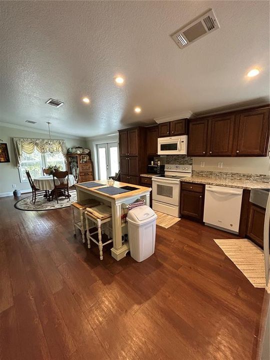 待售: $299,000 (2 贝兹, 2 浴室, 1508 平方英尺)