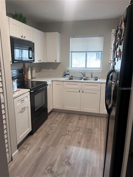 Под контрактом: $199,900 (2 спален, 2 ванн, 1084 Квадратных фут)