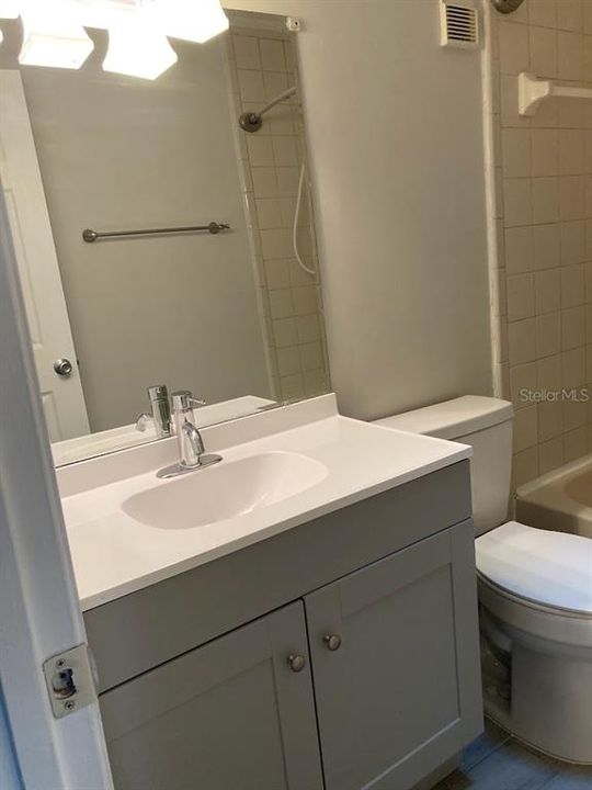 Под контрактом: $199,900 (2 спален, 2 ванн, 1084 Квадратных фут)