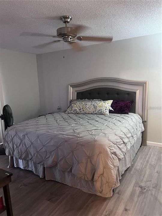 Под контрактом: $199,900 (2 спален, 2 ванн, 1084 Квадратных фут)