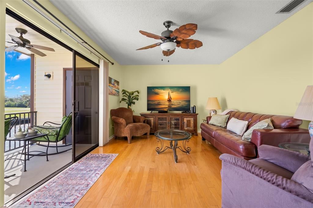 Active With Contract: $2,200 (2 beds, 2 baths, 1020 Square Feet)