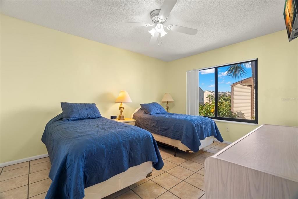 Active With Contract: $2,200 (2 beds, 2 baths, 1020 Square Feet)