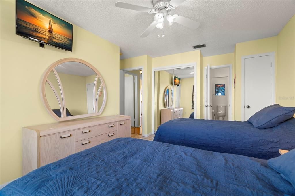 Active With Contract: $2,200 (2 beds, 2 baths, 1020 Square Feet)