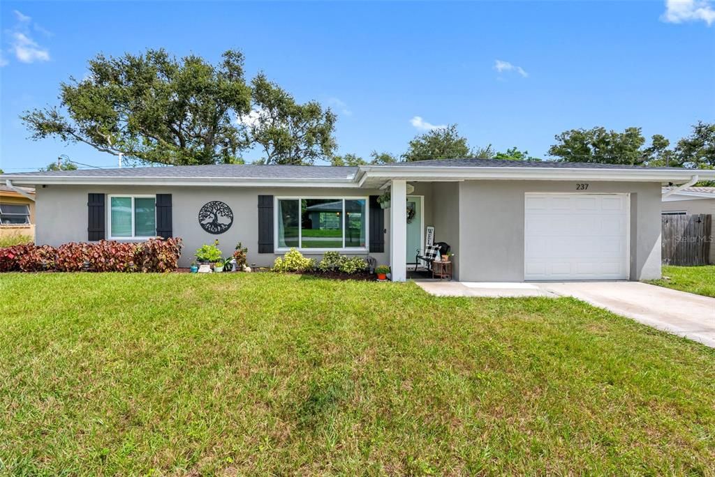 For Sale: $489,000 (2 beds, 2 baths, 1352 Square Feet)