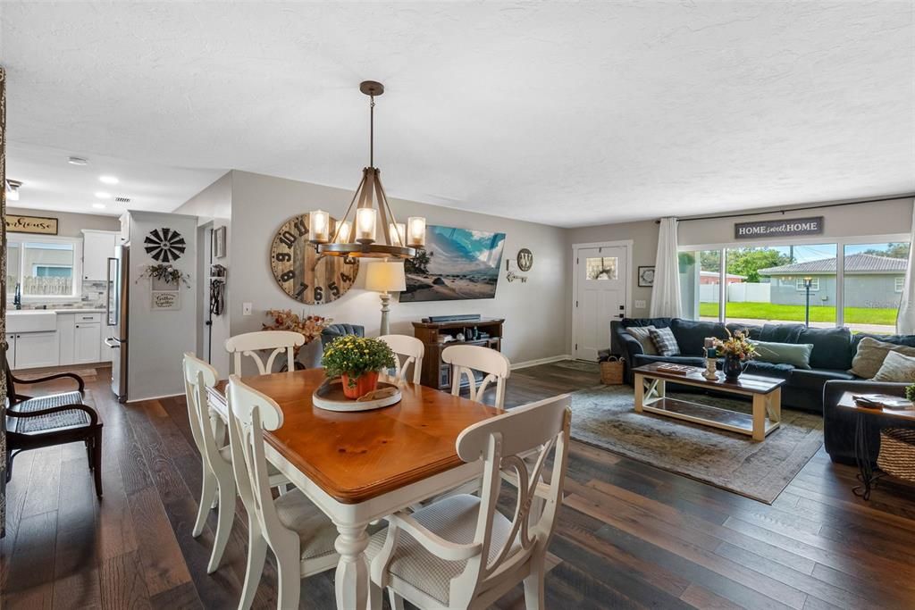 For Sale: $489,000 (2 beds, 2 baths, 1352 Square Feet)