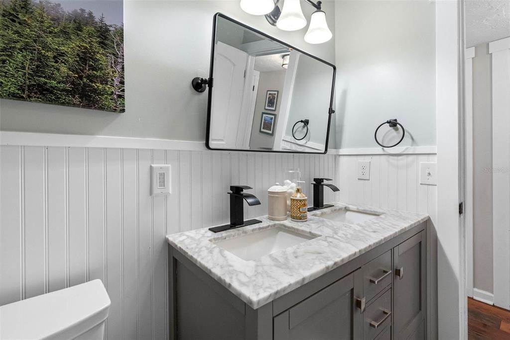 For Sale: $489,000 (2 beds, 2 baths, 1352 Square Feet)