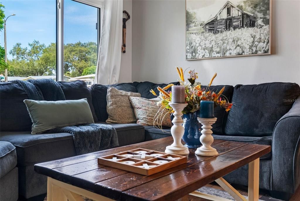 For Sale: $489,000 (2 beds, 2 baths, 1352 Square Feet)