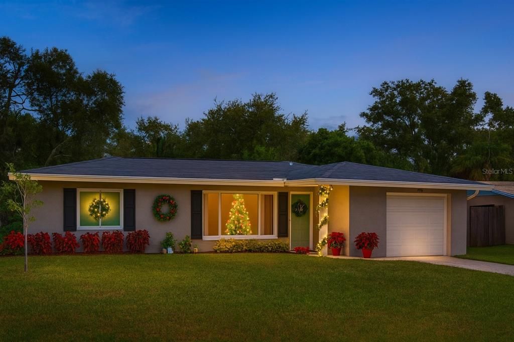 For Sale: $489,000 (2 beds, 2 baths, 1352 Square Feet)