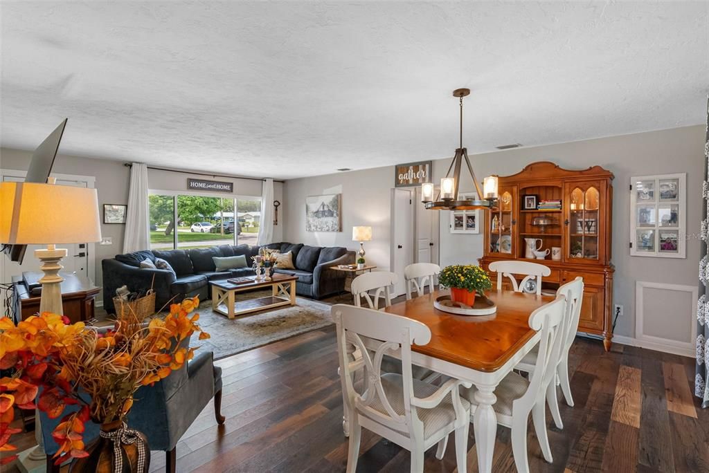 For Sale: $489,000 (2 beds, 2 baths, 1352 Square Feet)