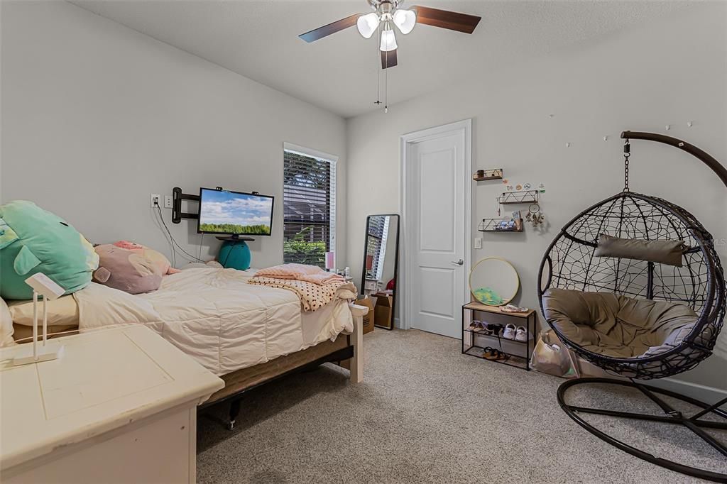 合同活跃: $950,000 (4 贝兹, 3 浴室, 3422 平方英尺)