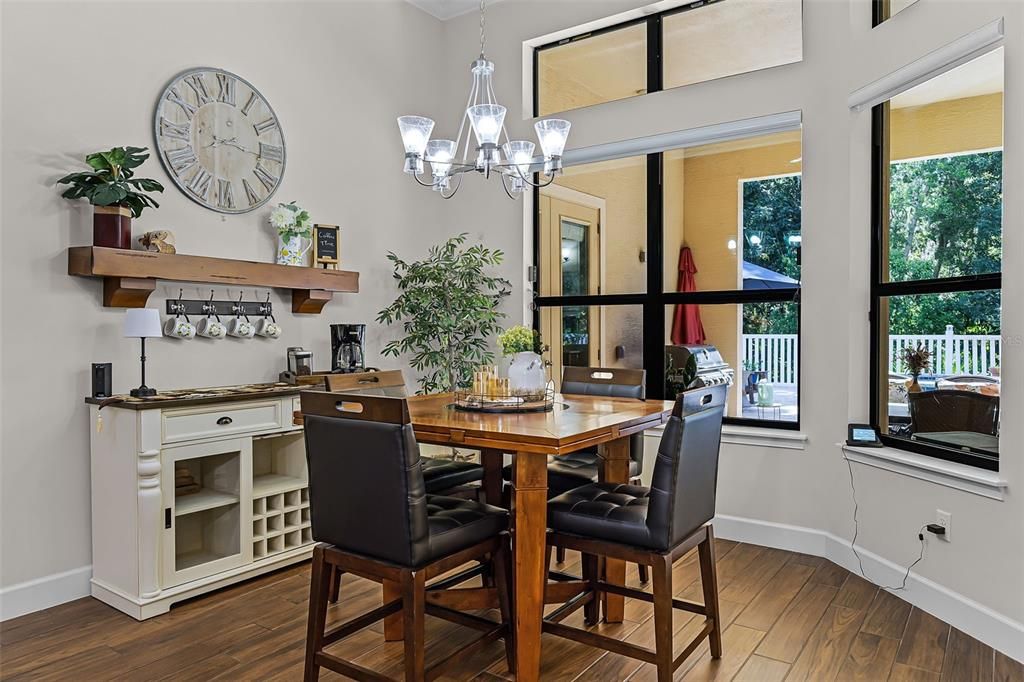 合同活跃: $950,000 (4 贝兹, 3 浴室, 3422 平方英尺)