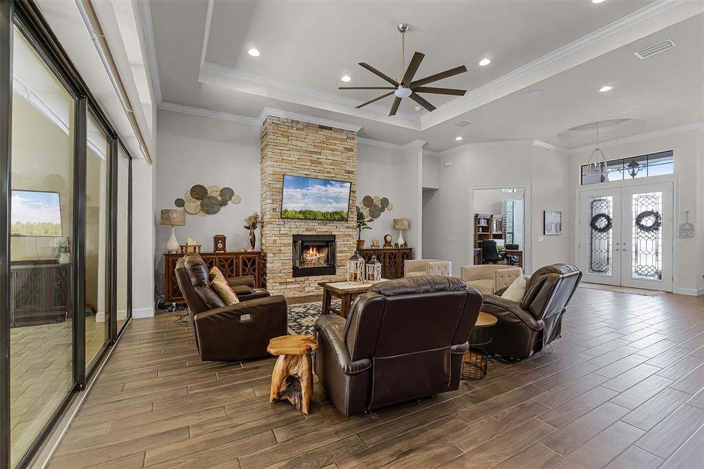 合同活跃: $950,000 (4 贝兹, 3 浴室, 3422 平方英尺)