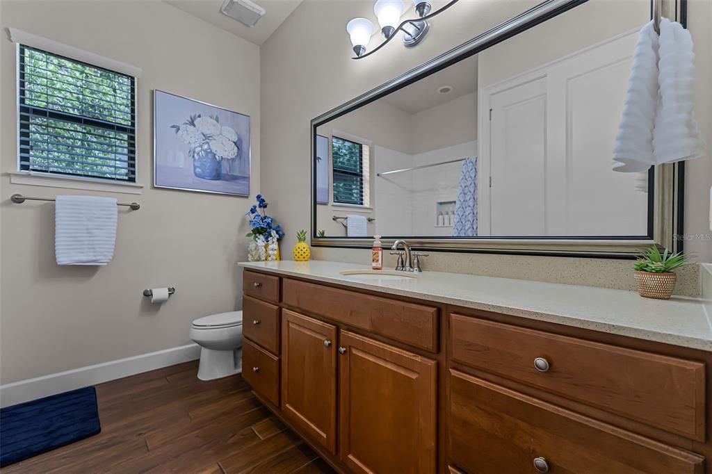 合同活跃: $950,000 (4 贝兹, 3 浴室, 3422 平方英尺)