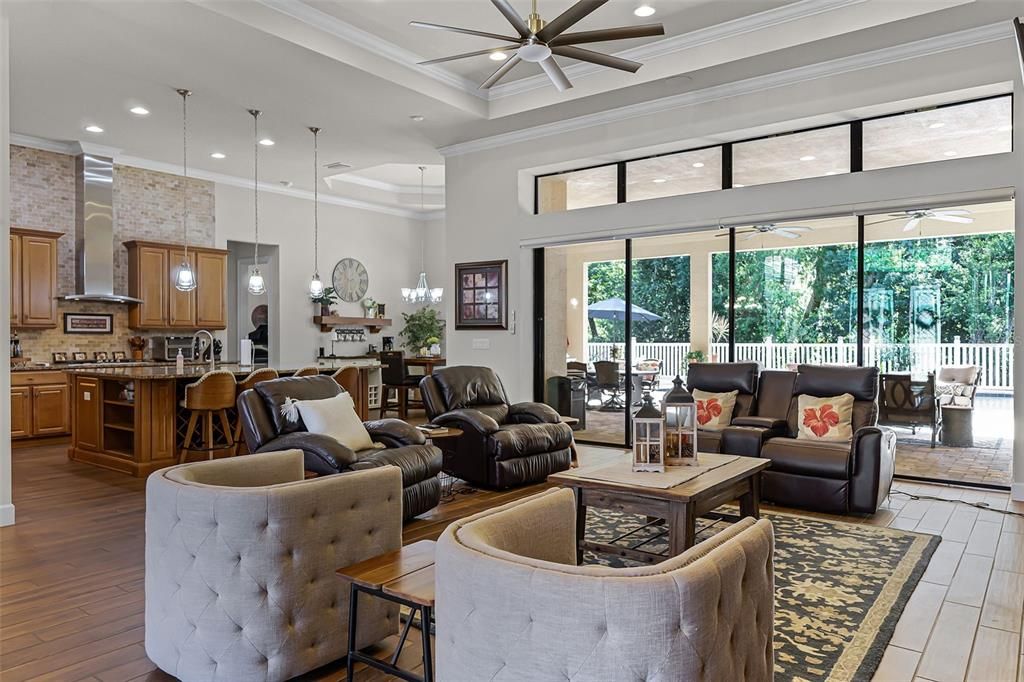 合同活跃: $950,000 (4 贝兹, 3 浴室, 3422 平方英尺)