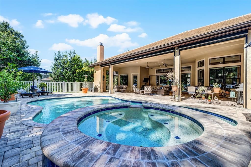 合同活跃: $950,000 (4 贝兹, 3 浴室, 3422 平方英尺)