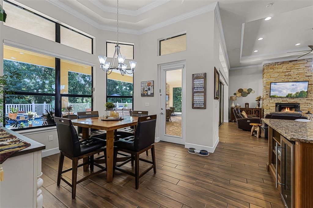 合同活跃: $950,000 (4 贝兹, 3 浴室, 3422 平方英尺)