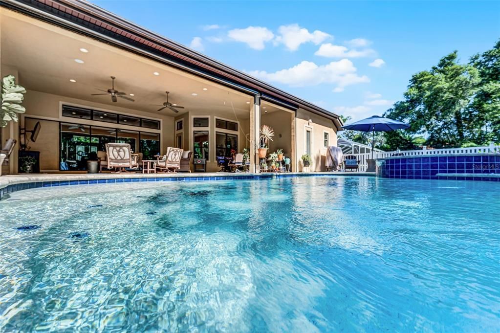 合同活跃: $950,000 (4 贝兹, 3 浴室, 3422 平方英尺)