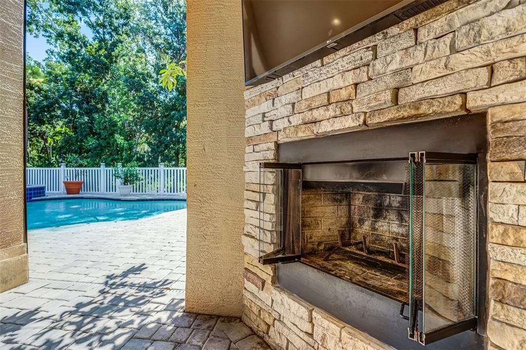 合同活跃: $950,000 (4 贝兹, 3 浴室, 3422 平方英尺)