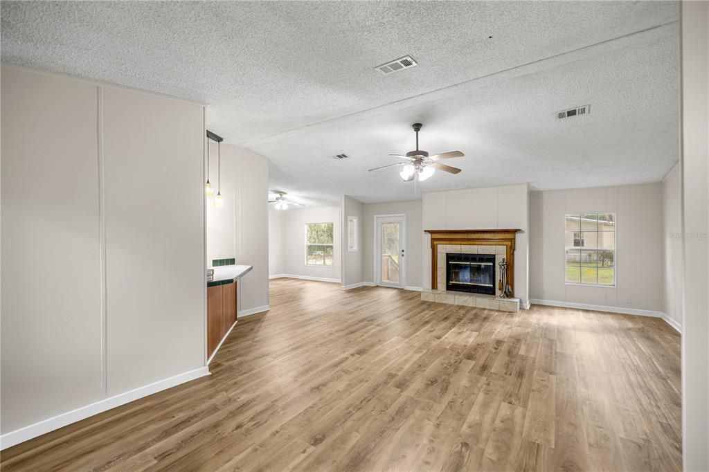 For Sale: $199,900 (3 beds, 2 baths, 1715 Square Feet)