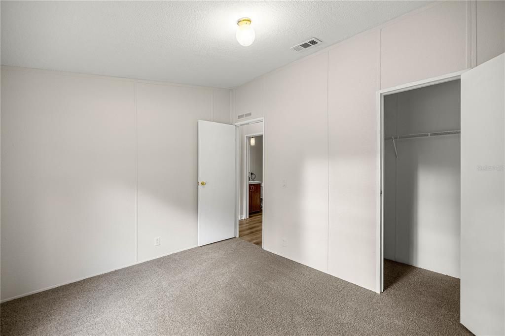 For Sale: $199,900 (3 beds, 2 baths, 1715 Square Feet)