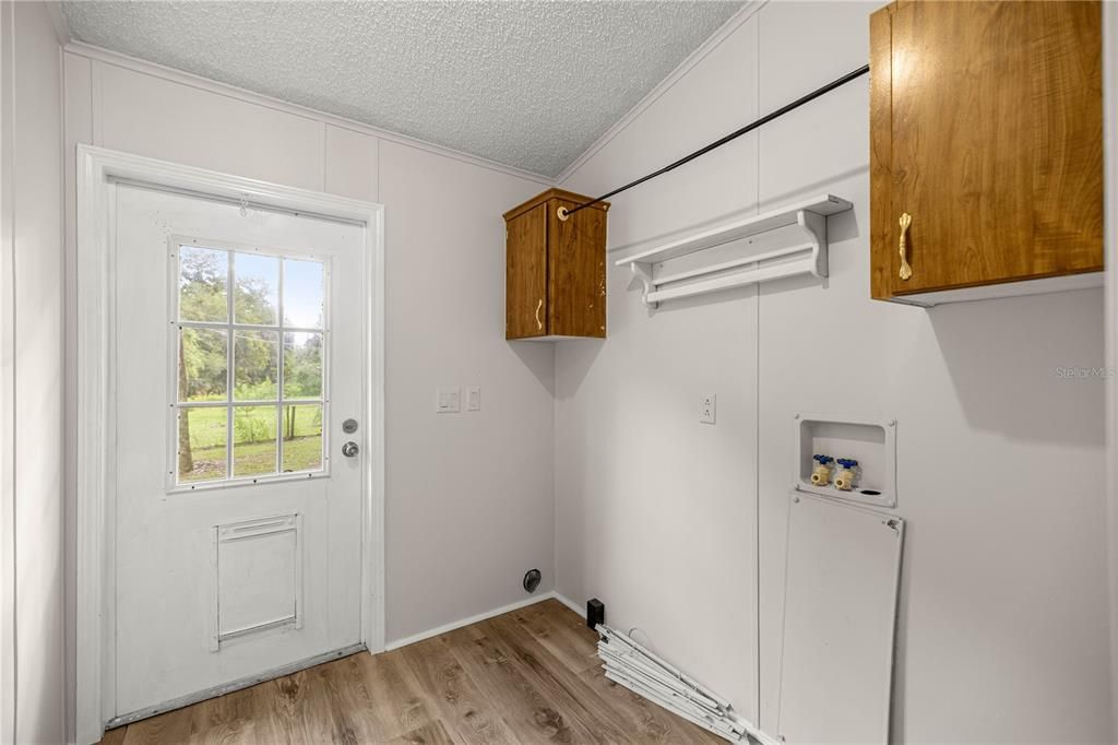 For Sale: $199,900 (3 beds, 2 baths, 1715 Square Feet)