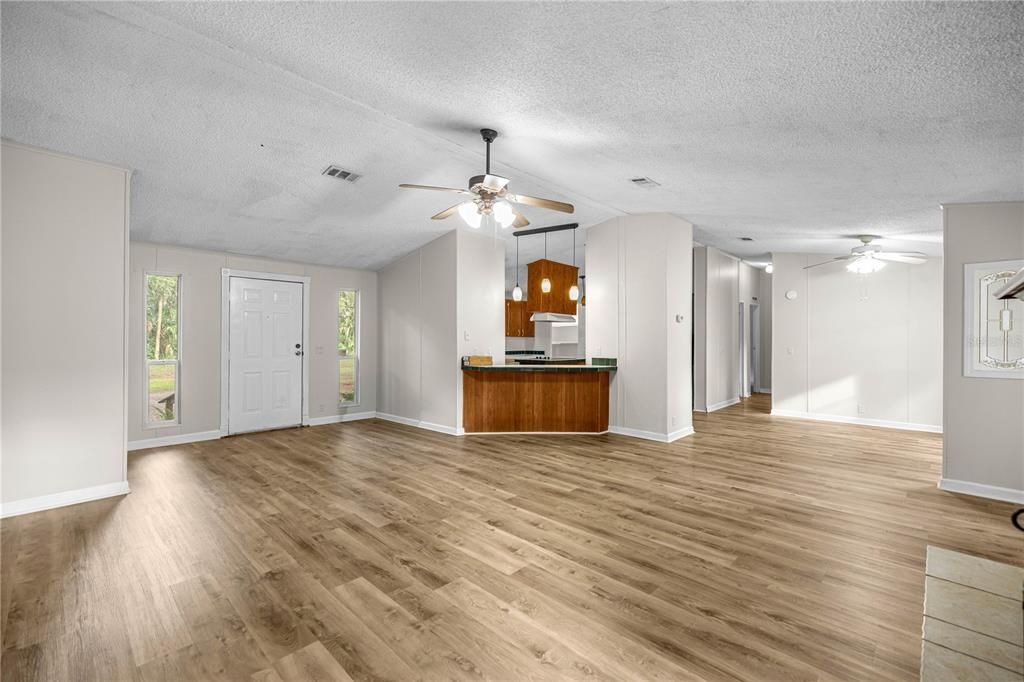 For Sale: $199,900 (3 beds, 2 baths, 1715 Square Feet)