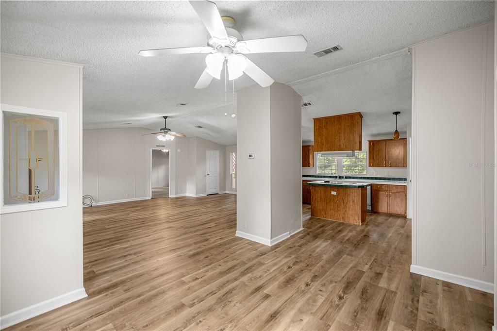 For Sale: $199,900 (3 beds, 2 baths, 1715 Square Feet)