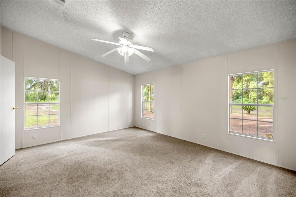 For Sale: $199,900 (3 beds, 2 baths, 1715 Square Feet)