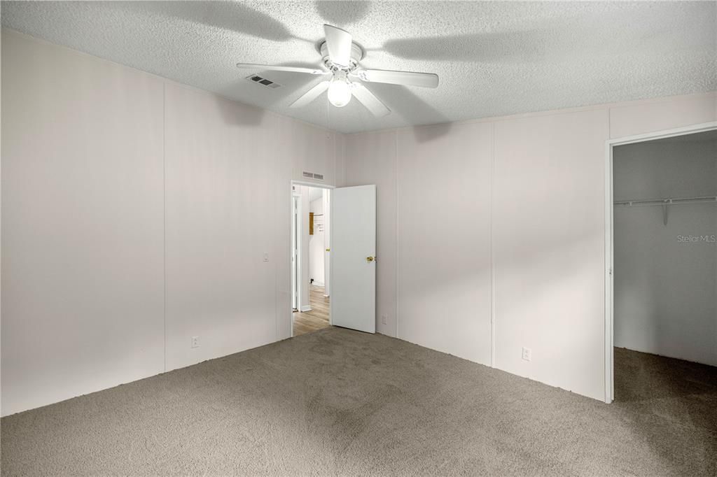 For Sale: $199,900 (3 beds, 2 baths, 1715 Square Feet)