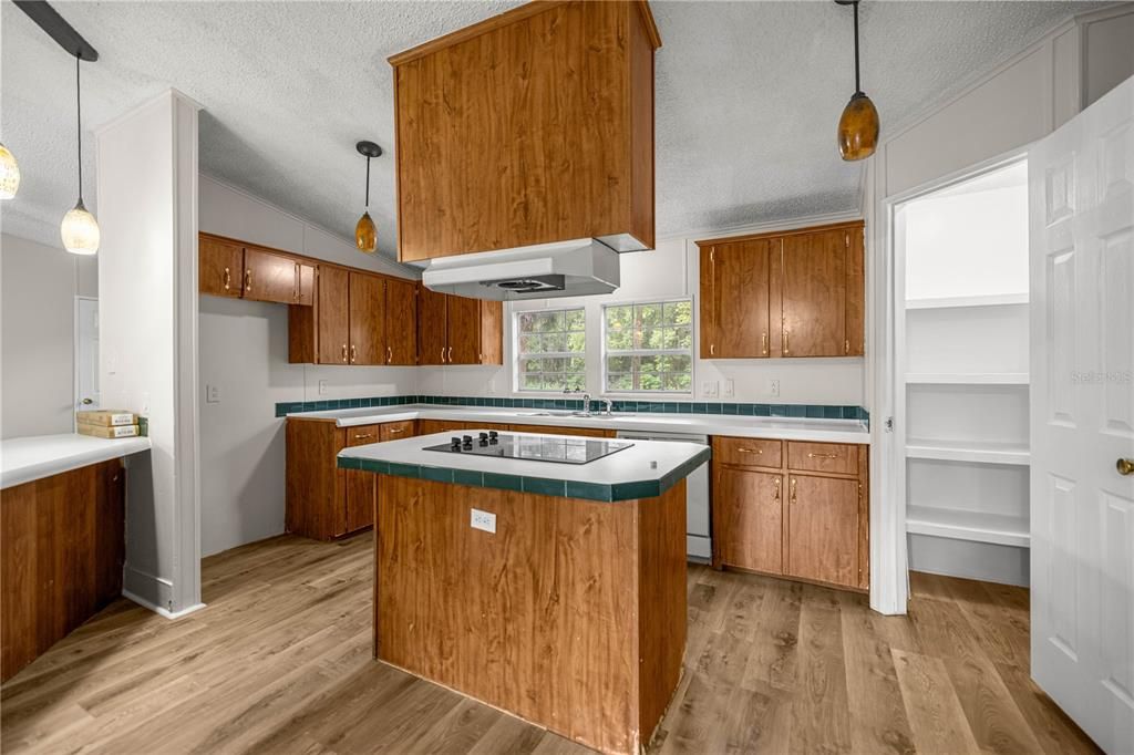 For Sale: $199,900 (3 beds, 2 baths, 1715 Square Feet)