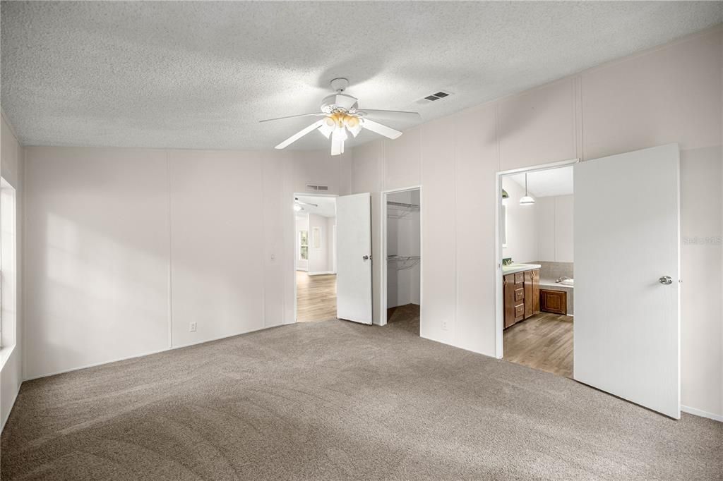 For Sale: $199,900 (3 beds, 2 baths, 1715 Square Feet)