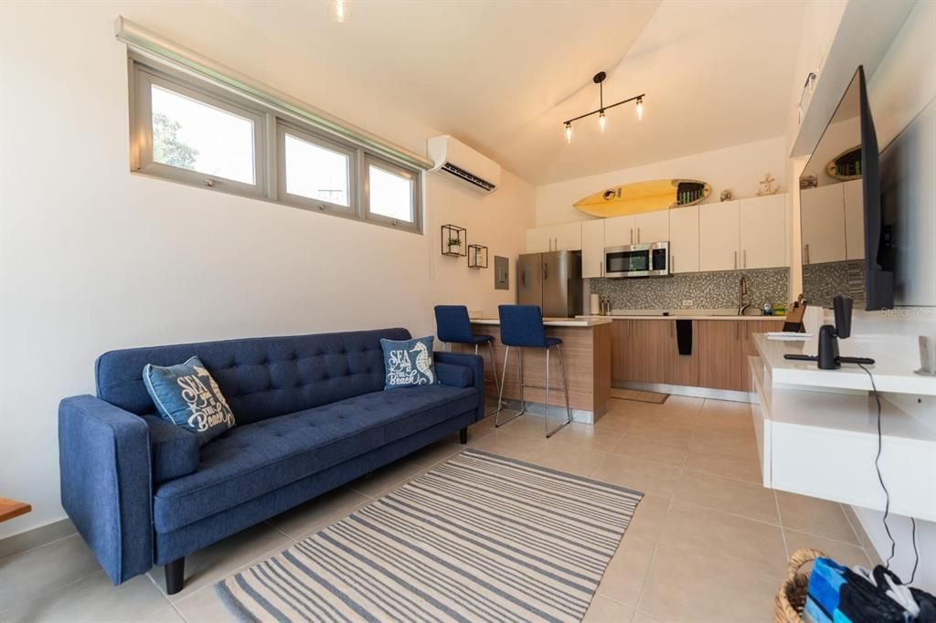 На продажу: $285,000 (2 спален, 1 ванн, 425 Квадратных фут)