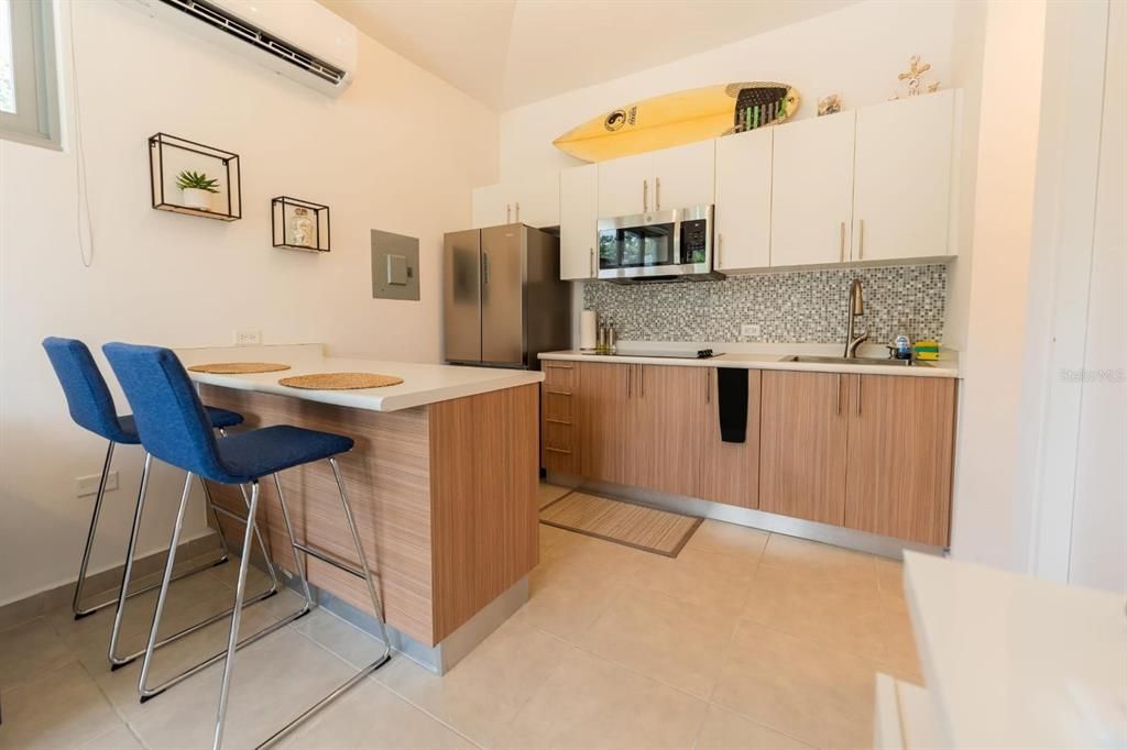 На продажу: $285,000 (2 спален, 1 ванн, 425 Квадратных фут)